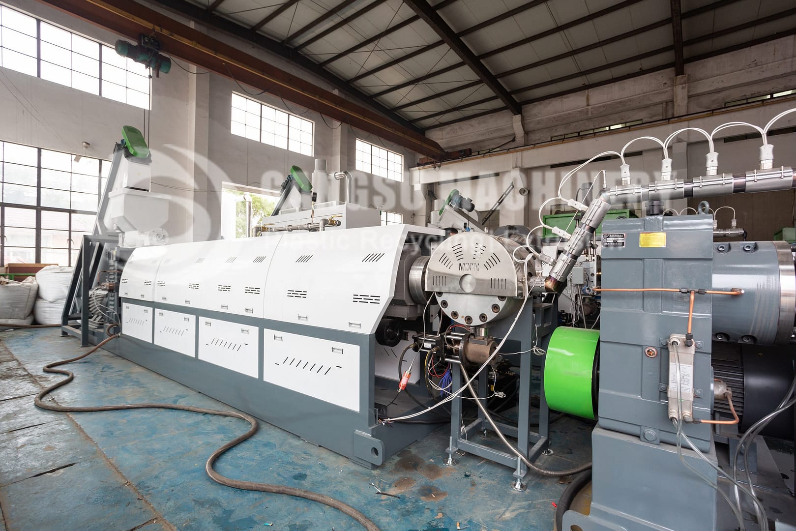 Extruder mainframe for plastic pelletizing line