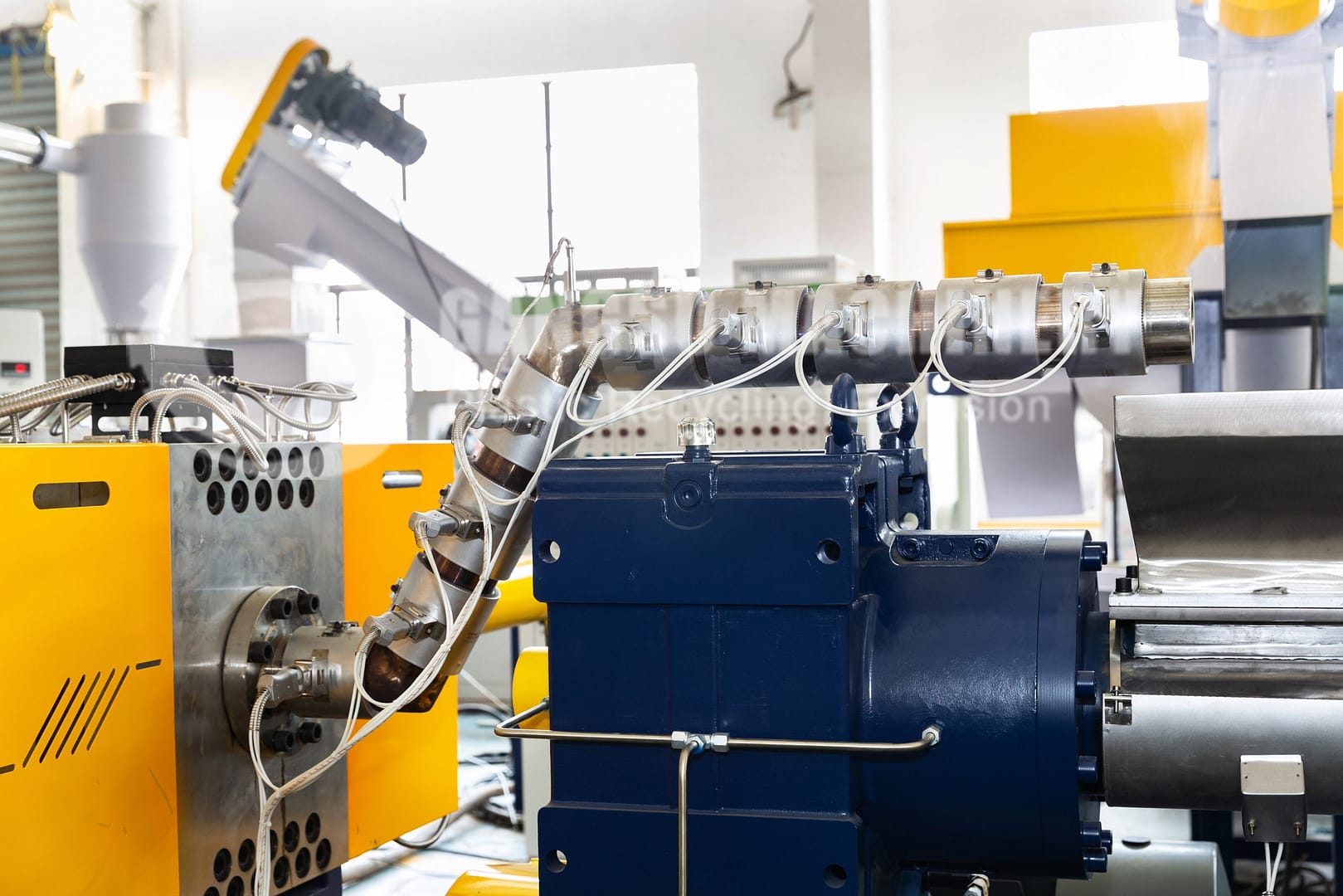 Plastic pelletizing machine