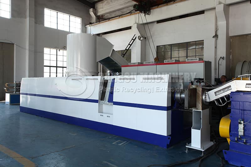 Plastic pelletizing machine